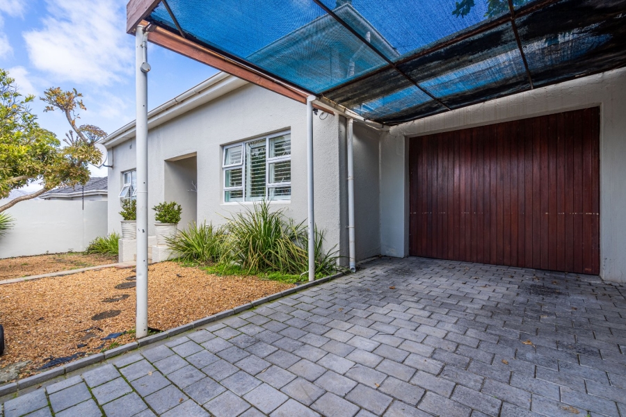 To Let 3 Bedroom Property for Rent in Wynberg Upper Western Cape